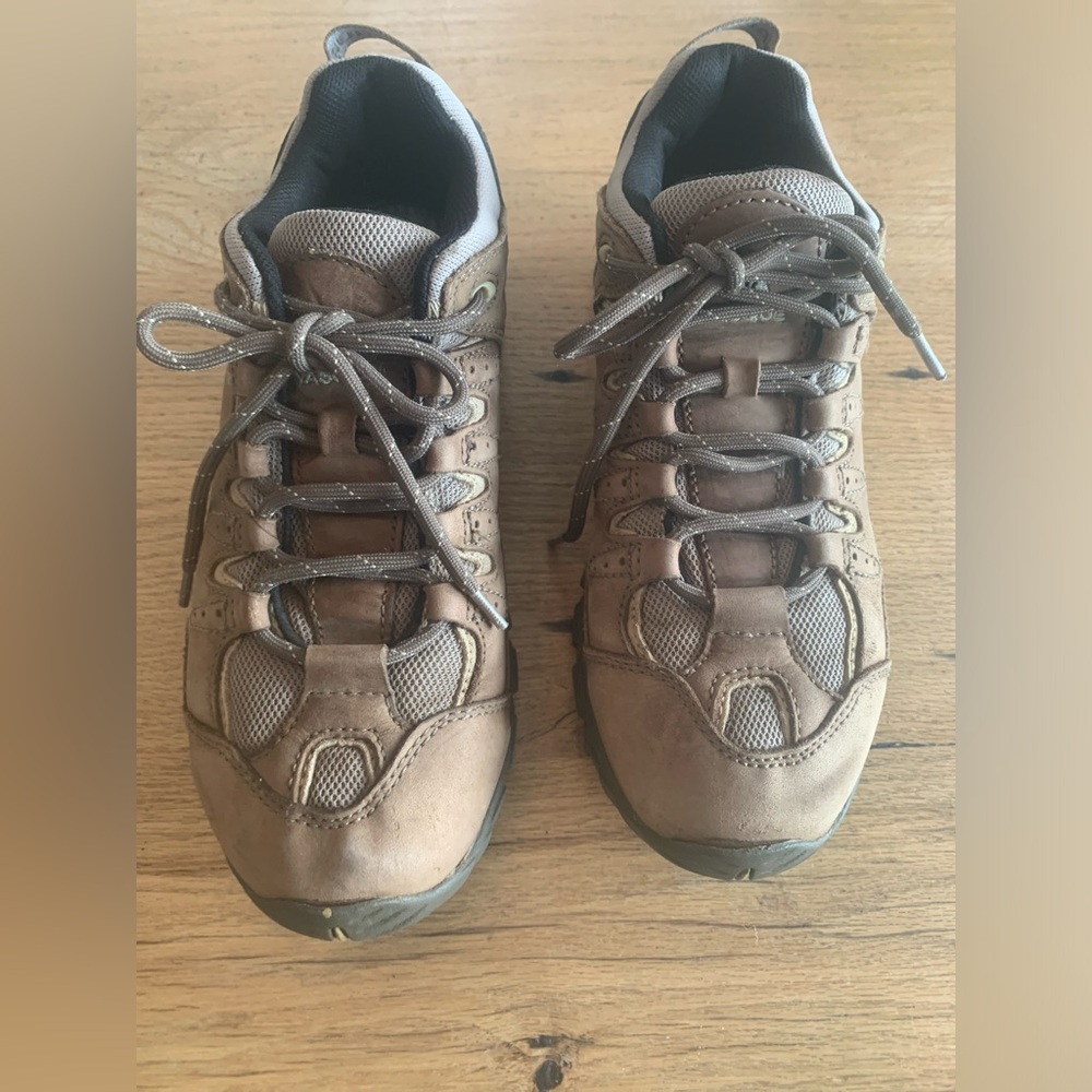 Vasque Brown Low Top‎ Hiking Boots Women’s. 9 1/2 Preloved